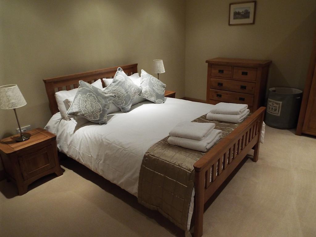 The Stableyard Apartment Bedford Room photo